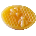 Οβάλ σαπούνι με σχέδιο κηρήθρας και μέλισσας