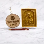 Σετ ξυλαράκι“Μεθ’ ἡμῶν ὁ Θεὸς”, στυλό και κέρινη εικόνα Παναγίας